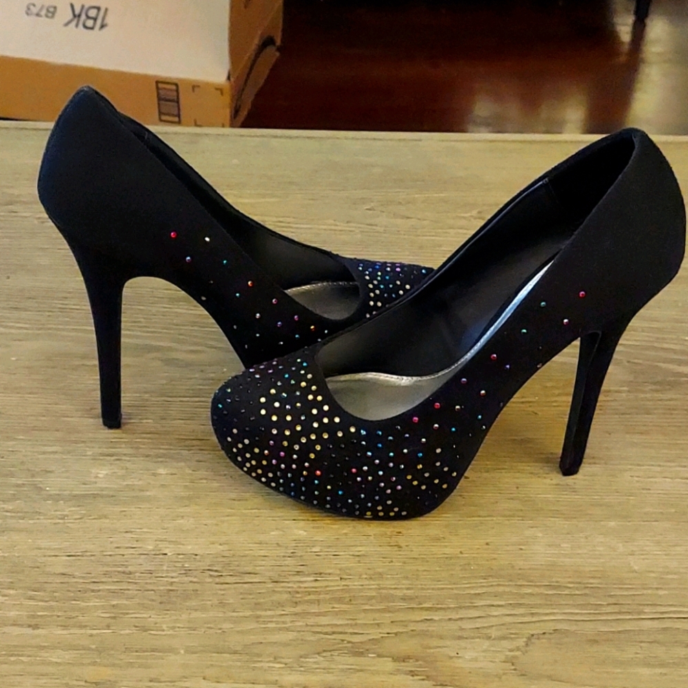 ***$10 HEELS*** Brash Black Pumps